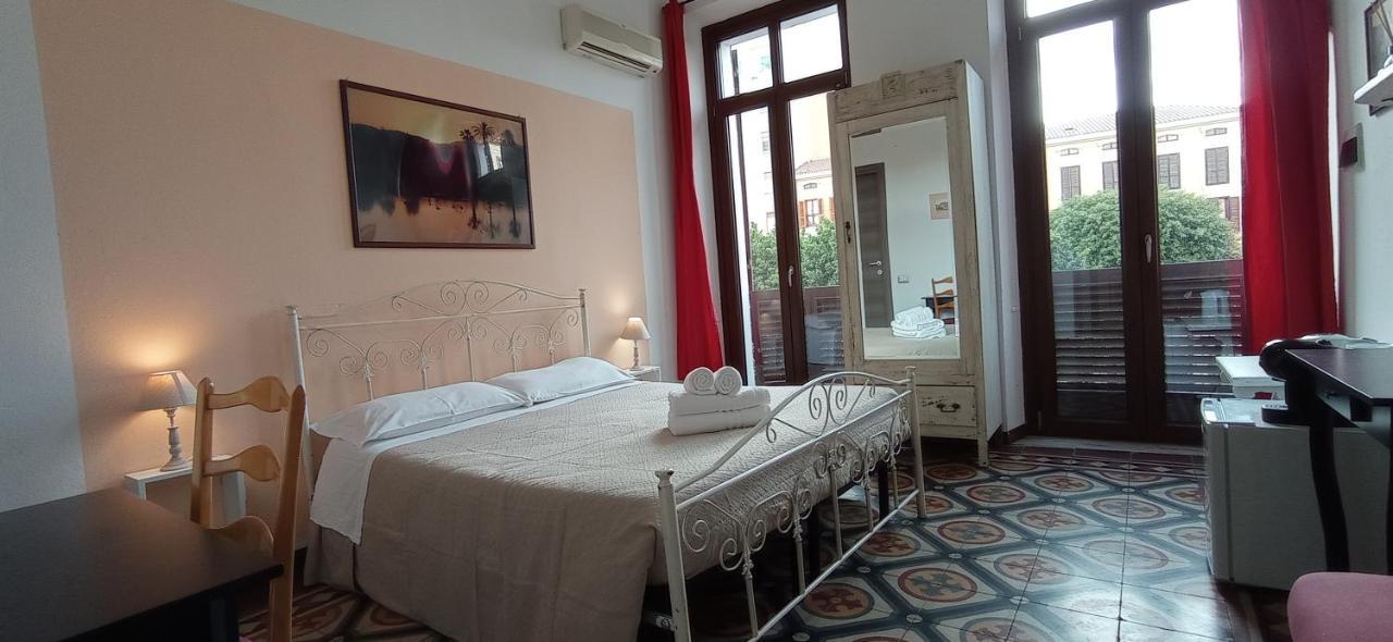 Onlyrooms III - Piazza Jenne Cagliari Eksteriør billede
