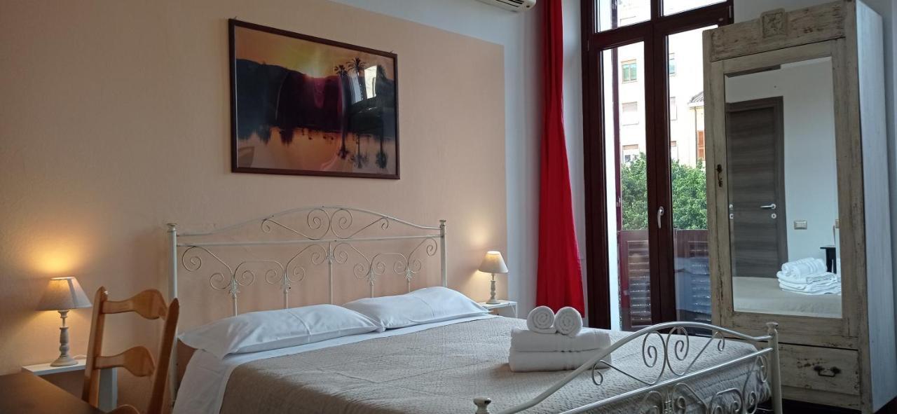 Onlyrooms III - Piazza Jenne Cagliari Eksteriør billede