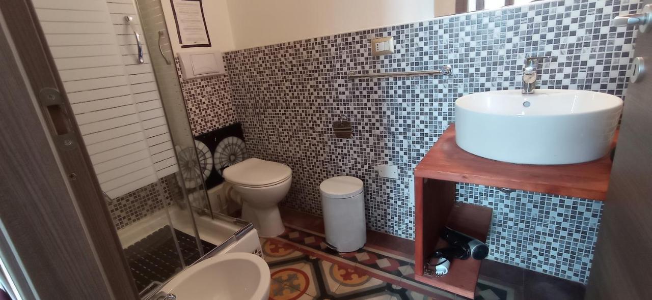 Onlyrooms III - Piazza Jenne Cagliari Eksteriør billede